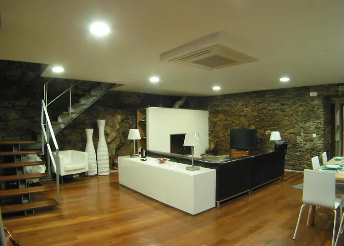 Quinta Dos Castanheiros - منزل ريفي *